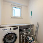 Apartamento Wola - 8th Floor, Tram&bus Nearby Varsóvia