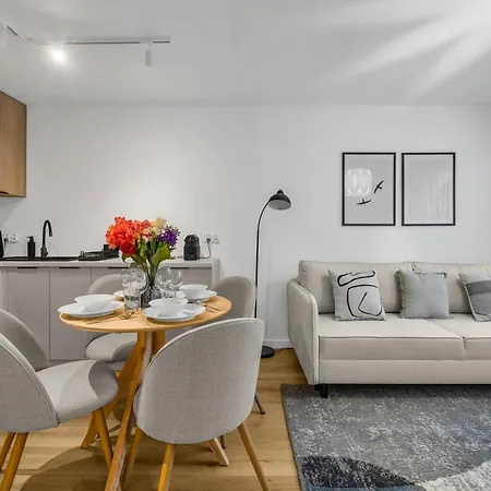 Apartment Wola - 8th Floor, Tram&bus Nearby Warsaw