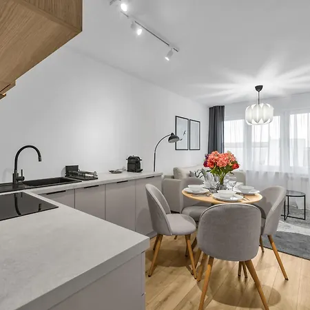 Wola - 8th Floor, Tram&bus Nearby Apartment