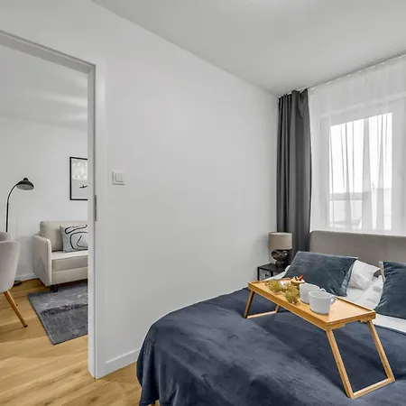 Wola - 8th Floor, Tram&bus Nearby Varsóvia