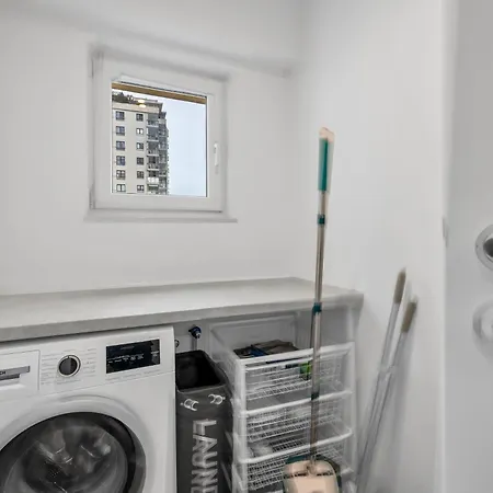 Wola - 8th Floor, Tram&bus Nearby Appartamento *