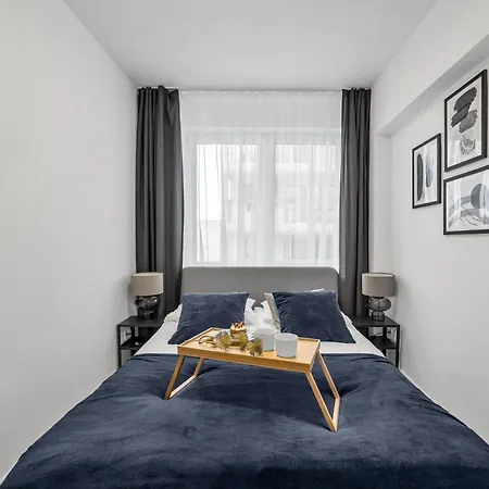 Wola - 8th Floor, Tram&bus Nearby Appartamento *