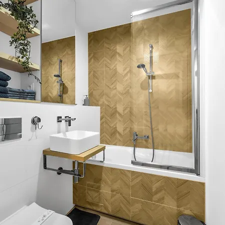 Wola - 8th Floor, Tram&bus Nearby شقة وارسو